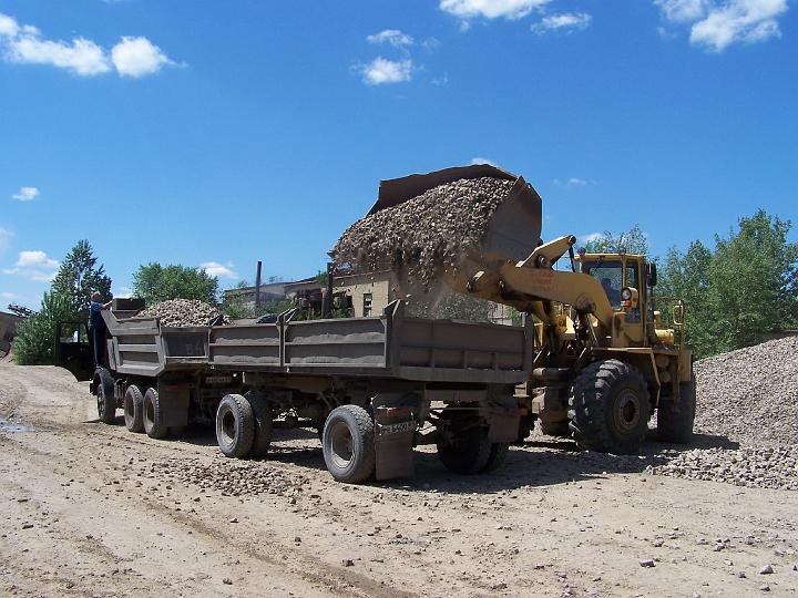 Погрузка щебня