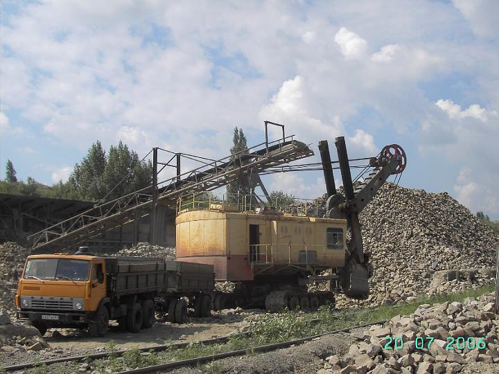 Погрузка бутового камня