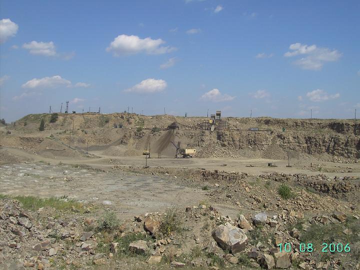 Карьер.  