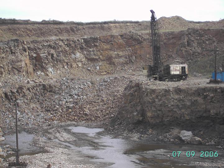 Карьер. Буровая установка.