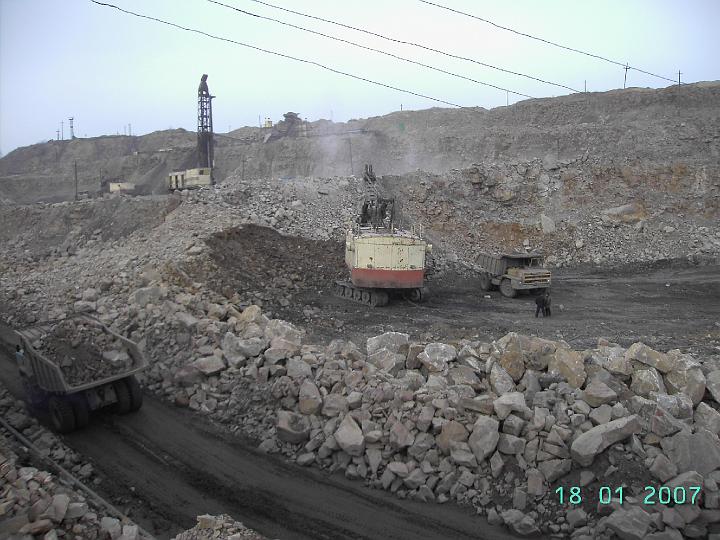 Карьер. Погрузка белазов.