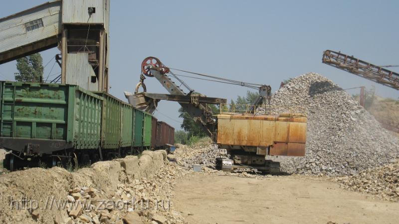 Погрузка полувагонов ЭКГ-5.