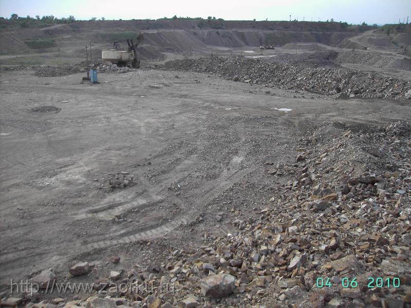 В карьере. Экскаватор ЭКГ-5. Буровые установки.