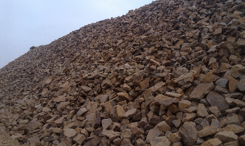Бутовый камень на погрузке.